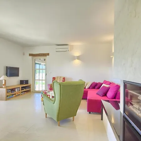 Holiday home Mit Privatpool Fuer 8 Personen Ca 170 Qm In Barban, Istrien Bucht Von Rasa *