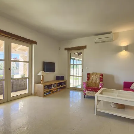 Mit Privatpool Fuer 8 Personen Ca 170 Qm In Barban, Istrien Bucht Von Rasa Holiday home *